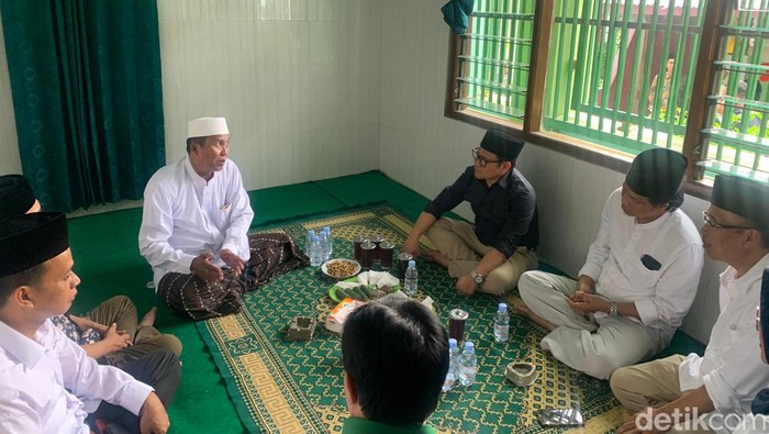 Cak Imin bertemu Rois Syuriah PCNU Kota Solo, Kiai Shofwan Fauzi di Ponpes Darul Karomah, Solo, Jawa Tengah. (Mulia/detikcom).