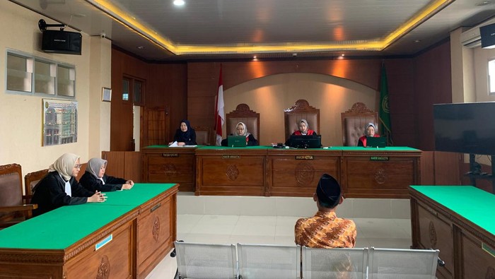 Caleg Lampung Timur terbukti money politic divonis 8 bulan penjara.