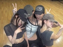 Produser BLACKPINK Debutkan Girl Group MEOVV, Personelnya Curi Atensi