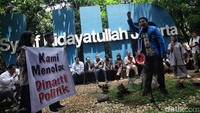 Seruan Ciputat juga mendesak Presiden Jokowi dan aparat negara untuk bersikap netral dan menjadi pengayom bagi seluruh kontestan Pemilu 2024.  