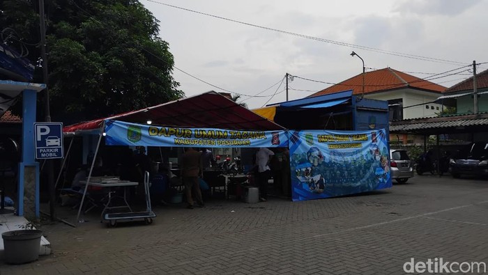 Dapur umum pengungsi banjir Pasuruan