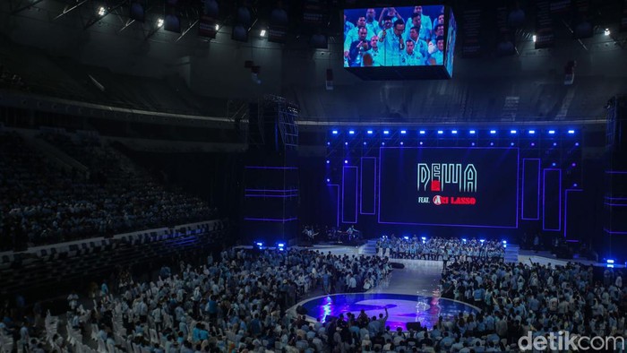 Dewa 19 Feat Ari Lasso Hibur Pengusaha dan Pekerja Pendukung Prabowo-Gibran Konsolidasi Nasional 20.000 Pengusaha dan Pekerja untuk Prabowo Gibran digelar di Indonesia Arena GBK, Jakarta.