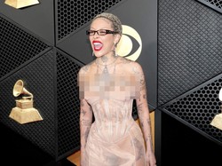 Foto Gaya Doja Cat Pakai Naked Dress di Grammy Awards 2024, Ekspos Payudara