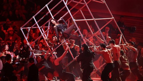 LOS ANGELES, CALIFORNIA - FEBRUARY 04: Dua Lipa performs onstage during the 66th GRAMMY Awards on February 04, 2024 in Los Angeles, California. (Photo by John Shearer/Getty Images for The Recording Academy)