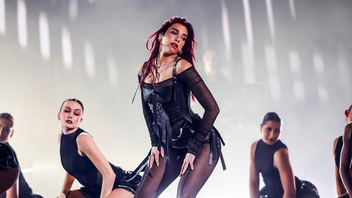 LOS ANGELES, CALIFORNIA - FEBRUARY 04: Dua Lipa performs onstage during the 66th GRAMMY Awards on February 04, 2024 in Los Angeles, California. (Photo by John Shearer/Getty Images for The Recording Academy)