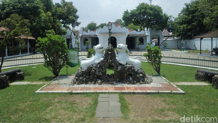 Empat keraton yang ada di Cirebon.