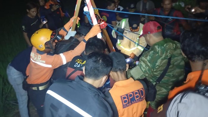 Evakuasi 3 orang tewas di Madiun Tercebur sumur