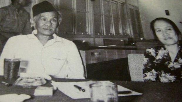 Foto KartoSoewirjo dan keluarga