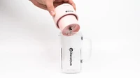 Tak hanya produk makanan dan minuman, tapi Grammy Awards juga memasukkan blender mini ke dalam goodie bag. Blend Quick yang merupakan blender portable ini praktis digunakan. Foto: site news