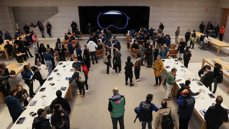 Apples Vision Pro headset is displayed at the Apple Fifth Avenue store in Manhattan in New York City, U.S., February 2, 2024. REUTERS/Brendan McDermid