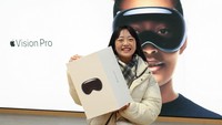 Apples Vision Pro headset is displayed at the Apple Fifth Avenue store in Manhattan in New York City, U.S., February 2, 2024. REUTERS/Brendan McDermid