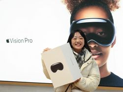 Headset Apple Vision Pro Mulai Dijual di Toko, Harganya Rp 55 Juta
