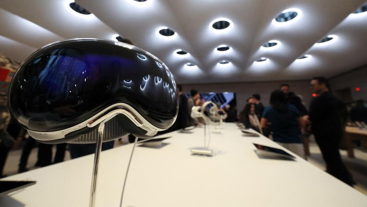 Apples Vision Pro headset is displayed at the Apple Fifth Avenue store in Manhattan in New York City, U.S., February 2, 2024. REUTERS/Brendan McDermid