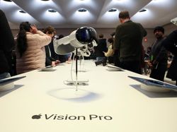 Headset Apple Vision Pro Mulai Dijual di Toko, Harganya Rp 55 Juta