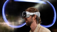 A customer uses Apples Vision Pro headset on the day it goes on sale for the first time in Los Angeles, California, U.S., February 2, 2024. REUTERS/Mike Blake