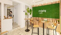 Sama seperti kafe lainnya, para tamu yang baru datang harus melapor ke resepsionis. Data seperti jumlah rombongan hingga menu yang akan dipesan bisa dilakukan di sini. Foto: Mipig Cafe