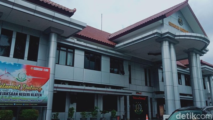 Kantor Kejaksaaan Negeri Klaten di Jalan Pemuda.