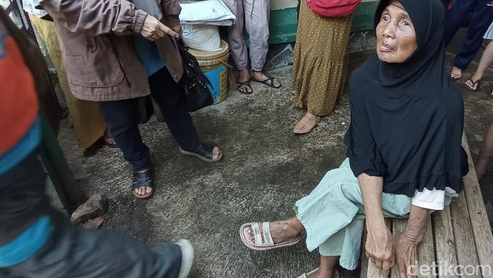 Kebakaran dua rumah di permukiman padat penduduk Kelurahan/Kecamatan Cipedes Kota Tasikmalaya.