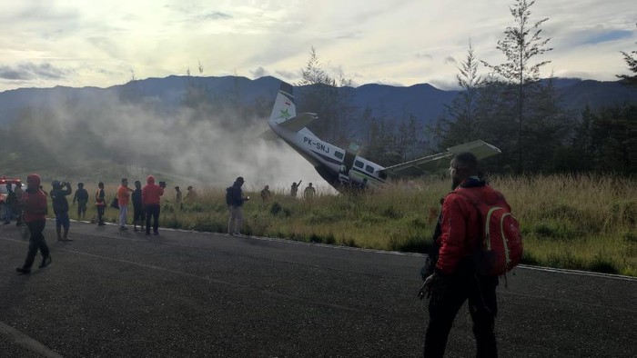 Kecelakaan Pesawat Smart Air di Bandara Aminggaru, Puncak, Papua Tengah. Dokumen Istimewa