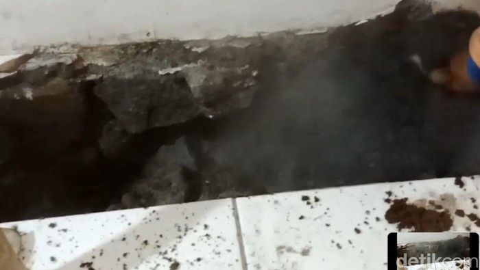 Kepulan asap misterius di rumah warga Sumedang Selatan