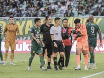 Kemenangan Persebaya di Liga 1 Dibayar Mahal dengan Cederanya Ernando Ari