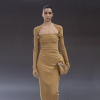 Inilah koleksi terbaru Fendi Spring/Summer 2024 Couture. Saya memikirkan tentang futurisme Karl Lagerfeld dengan Fendi, ujar desainer Fendi, Kim Jones soal koleksi couture yang dirilisnya. Foto: Dok. Fendi.