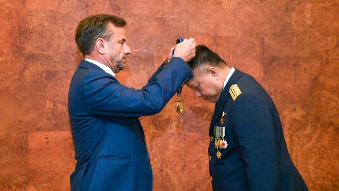 KSAU Marsekal TNI Fadjar Prasetyo diberi penghargaan perwira kehormatan Order of Australia (dok. Ist)
