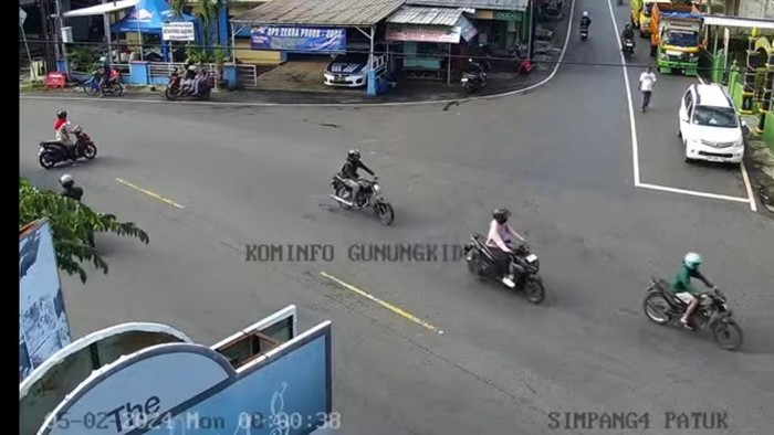 Tangkapan layar CCTV Diskominfo Gunungkidul Senin (5/2/2024) pukul 08.00 WIB memperlihatkan situasi lalu lintas jalan Jogja-Wonosari.