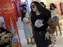 Little Bangkok Surganya Belanja Jastiper di Jakarta