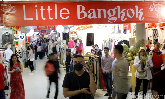 Gebrakan baru dari Pusat Grosir Metro Tanah Abang untuk para Jastiper kini hadir di Jakarta. Yups, Little Bangkok resmi dibuka!