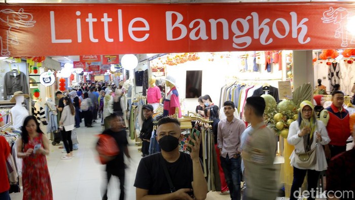 Gebrakan baru dari Pusat Grosir Metro Tanah Abang untuk para Jastiper kini hadir di Jakarta. Yups, Little Bangkok resmi dibuka!