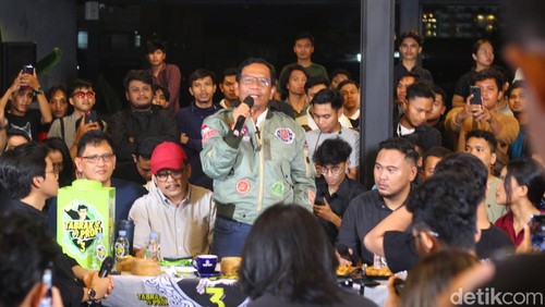 Mahfud MD dalam acara Tabrak Prof di Koat Kopi, Depok, Sleman, Senin (5/2/2024).