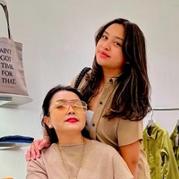 Dalam keterangan unggahannya Mayang menyebut Khirani sebagai ‘partner in crime’. “Miss you already my partner in crime,” tulisnya. Arti dari partner in crime sendiri ialah seseorang yang selalu memberikan dukungan dan selalu siap memberi bantuan. Foto: Instagram/@mayangsari_official