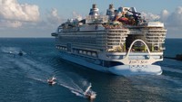 Icon of the Seas dibagi menjadi delapan lingkungan di 20 dek. Kapal ini mencakup enam seluncuran air, tujuh kolam renang, arena seluncur es, teater, dan lebih dari 40 restoran, bar, dan lounge.  