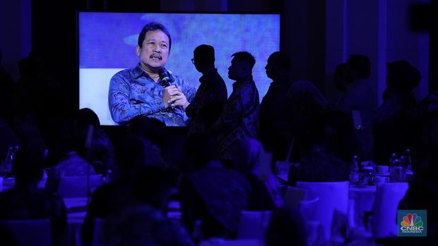 Menteri Perikanan dan kelautan RI, Sakti Wahyu Trenggono saat memberikan pemaparan dalam diskusi panel Indonesia Marine And Fisheries Business Forum 2024, di Fairmont Jakarta, pada Senin (5/2/2024). (CNBC Indonesia/Tri Susilo)