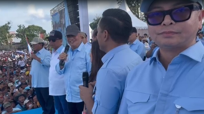 Michael F Umbas (kanan) bersama Prabowo. (dok. istimewa).