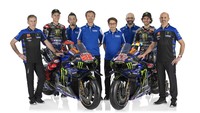 Manajeman Yamaha juga mengalami beberapa perubahan untuk 2024. General Manager Divisi Pengembangan Olahraga Motor Yamaha Motor Co., Ltd. Takahiro Sumi kini akan bekerja sama dengan Project Leader Yamaha YZR-M1 baru, Kazuhiro Masuda dan Direktur Teknis Yamaha Factory Racing yang baru, Massimo Bartolini. Foto: Monster Energy Yamaha