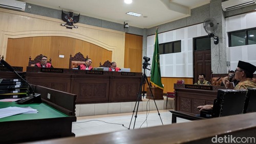 Muhammad Amin Mantan Kepala Dinas PUPR Kota Bima periode tahun 2017-2022 menjadi saksi dalam persidangan terdakwa eks Walkot Bima Muhammad Lutfi di PN Tipikor Mataram, Senin (5/2/2024).