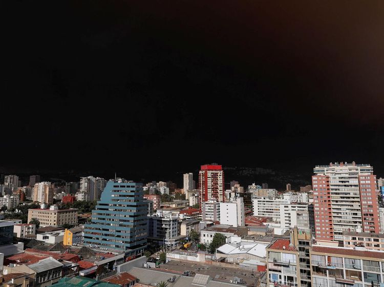 Ngeri! Langit Chili Menghitam Akibat Kebakaran Hutan