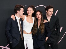 Makin Panas, Nicola Peltz Hapus Jejak Keluarga Beckham dari Media Sosial