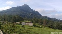 Pemandangan di depan observatorium Nasional Timau.