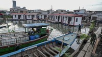 Kementerian Pertahanan (Kemhan) bersama Universitas Pertahanan membangun enam unit rumah apung, 12 rumah panggung untuk 18 Kepala Keluarga atau 80 jiwa. 