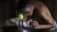 Pengolahan emas mentah tersebut memakan waktu sekitar 4 jam dalam sehari mampu menghasilkan 12 gram emas mentah setiap kali penggilingan.  
