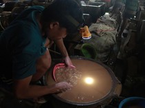 Begini Proses Pengolahan Emas Tambang Rakyat di Pulau Obi