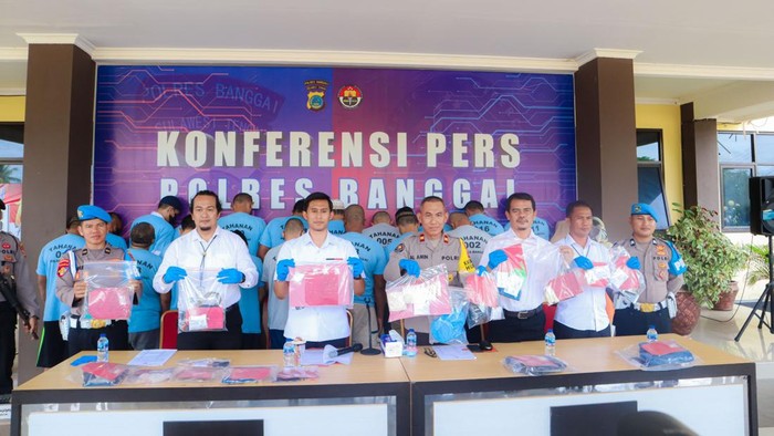 Polisi merilis pengungkapan kasus narkoba selama Januari 2024 di Banggai, Sulteng.