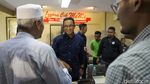 Potret Anies Cicip Lunpia di Semarang