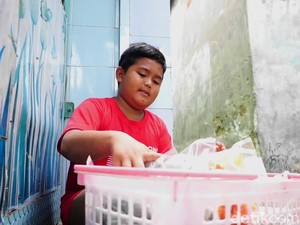 Pelik Hidup Iki Usai Ayah Minggat Disusul Ibu Wafat
