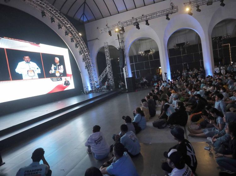 Potret Keseruan Kreator Indonesia Maju Nobar Debat Capres