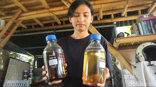 Proses olah plastik jadi solar dengan mesin pirolisis, di bengkel Get Plastic, Desa Sibang Kaja, Kabupaten Badung, Sabtu (3/2/2024). (Agus Eka/detikBali)