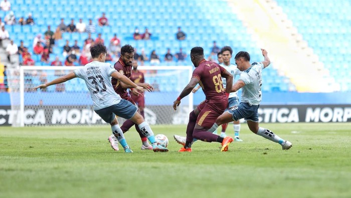 PSM Makassar menang 4-0 atas Persita Tangerang dalam laga Liga 1 di Stadion Batakan, Balikpapan.